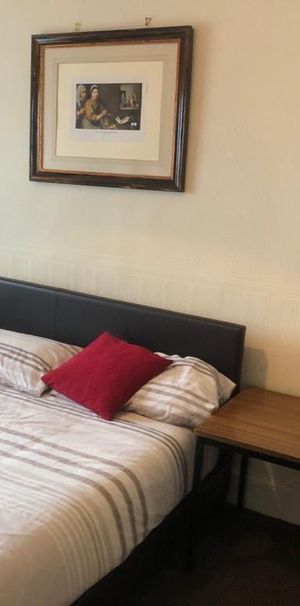 1 bedroom in a house share to rent - Photo 2