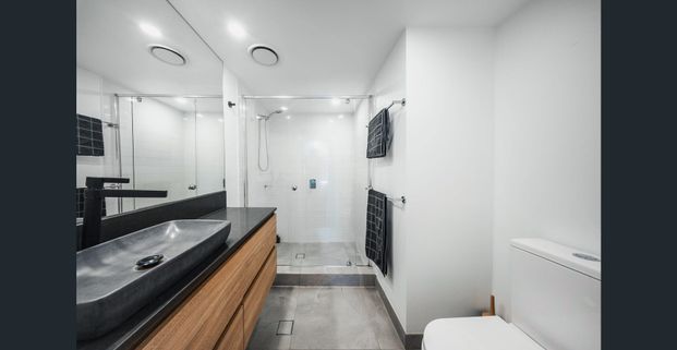 RARE 3 Month Summer Holiday @ Only $1100/week - Photo 1