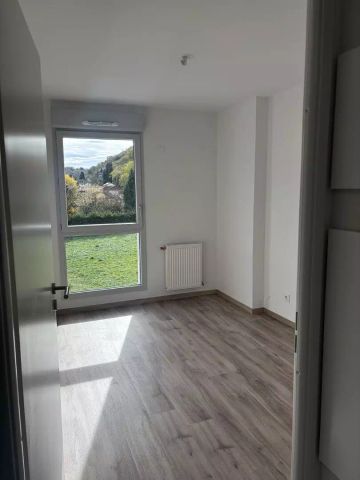 location Appartement T3 DE 60.55m² À MAUBEC - Photo 4