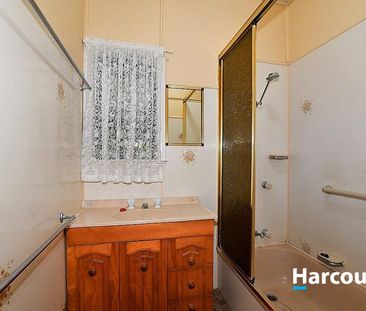 4 Bedroom Family Home Located in Svensson Heights! - Photo 4