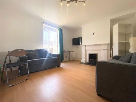 5 bedroom semi-detached house to rent - Photo 2