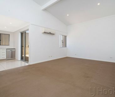 Charming Family Home - Photo 2