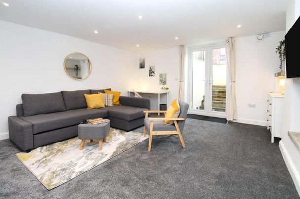 4 bedroom terraced house to rent - Photo 1