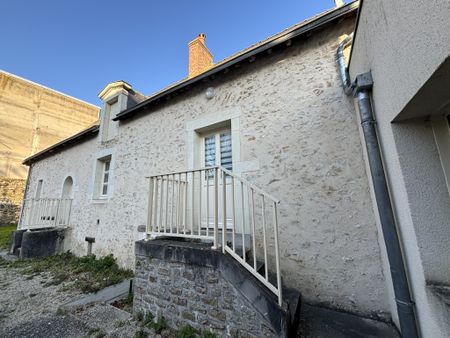 Location Appartement 2 pièces 65m² SABLE SUR SARTHE 72300 - Photo 4