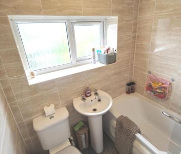 3 bedroom terraced house to rent - Photo 5