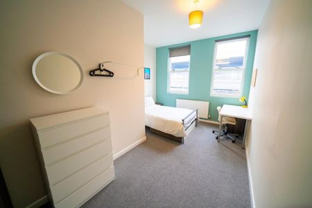 4 bedroom flat to rent - Photo 4