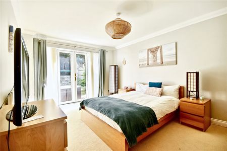 Quarry Gardens, Leatherhead, Surrey, KT22 8UE - Photo 2