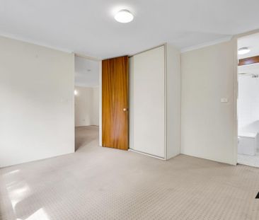 Spacious One Bedroom Apartment in a Prime Location - Photo 2