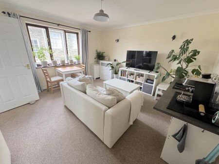 2 bedroom flat to rent - Photo 2