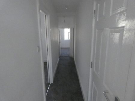 Talbot Road Flat 2 - Photo 5