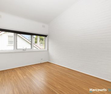 Elegant entry to an esteemed location - Photo 3