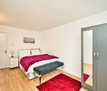 1 bedroom in a flat share to rent - Photo 3
