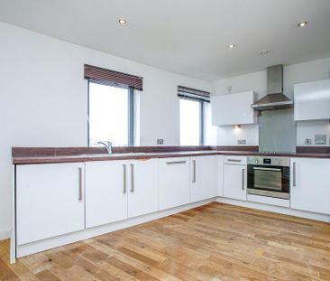 3 bedroom flat to rent - Photo 2