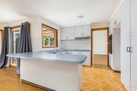130 Julia Flynn Avenue, Isaacs ACT 2607 - House For Rent | Domain - Photo 2
