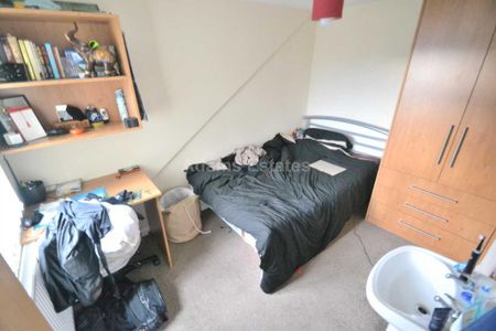 6 bedroom terraced house to rent - Photo 2