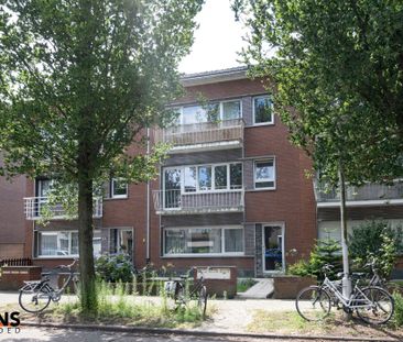 Deels gerenoveerd appartement op de 1ste verdieping met ruim terras... - Photo 1