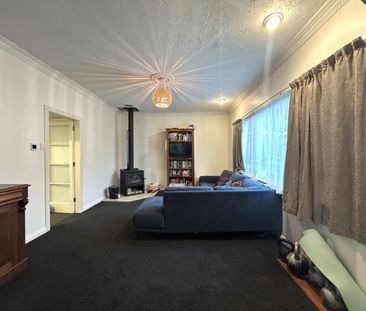 Spacious & Warm 3 Bedroom Family Home - Photo 1