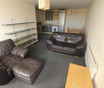 2 bedroom flat to rent - Photo 2