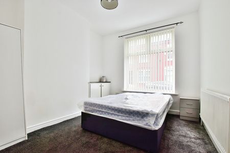 4 Bed Terraced House, Crondall Street, M14 - Photo 4