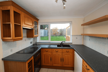 3 bedroom semi-detached house to rent - Photo 2