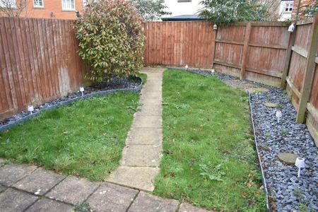 3 bedroom semi-detached house to rent - Photo 2