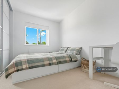 4 bedroom detached house to rent - Photo 3