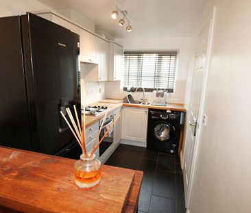 2 bedroom semi-detached house to rent - Photo 6