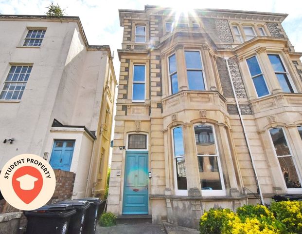 West Park, Clifton - Photo 1