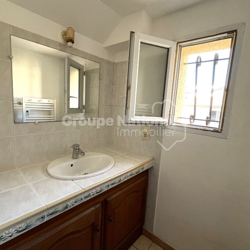 NOVES - Maison de village T3, - Photo 1