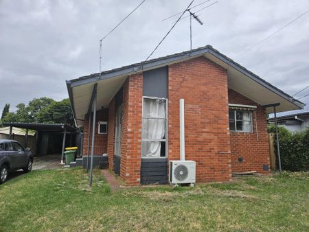 Affordable Coolaroo Gem Awaits You! - Photo 2