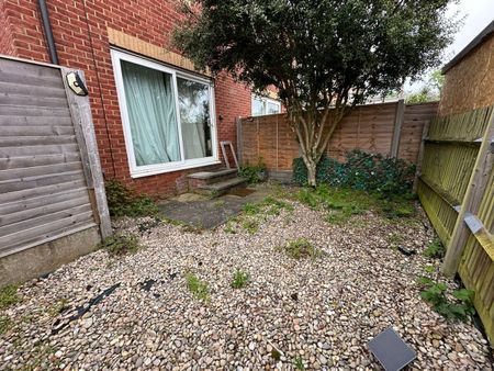 1 Bed Flat, Wensleydale, LU2 - Photo 3