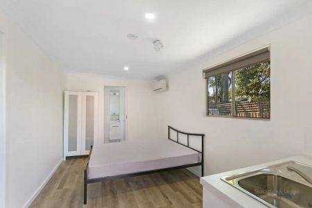 “TWO ROOM AVAILABLE WITH SPLIT SYSTEMS” - Photo 4