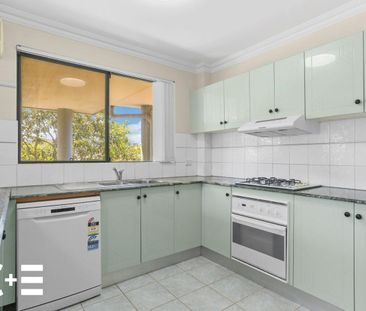 Bright + Spacious - Photo 4