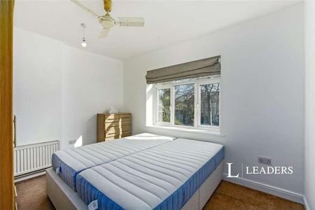 Streatham Vale, London, SW16 - Photo 4