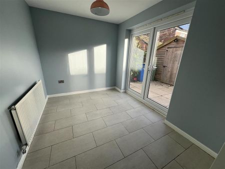 3 bedroom semi-detached house to rent - Photo 2