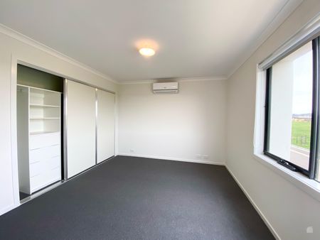 32 Greaves Avenue, Deanside VIC 3336 - Townhouse For Rent | Domain - Photo 5
