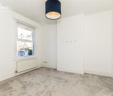 5 bedroom detached house to rent - Photo 4