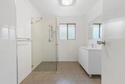 Spacious and Modern Living - Photo 3