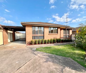 Neat and Tidy Villa in Great Location! - Photo 1