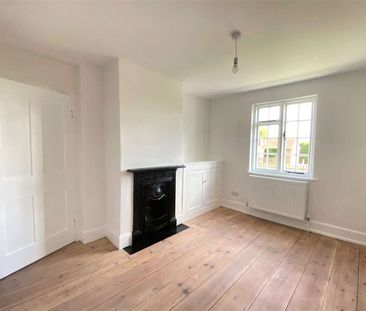 A charming listed cottage in the heart of Kent. - Photo 2
