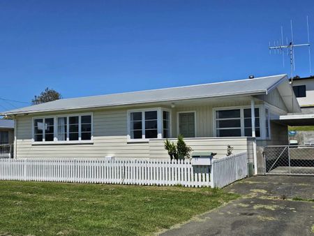 Tawhero - 3 Bedrooms. - Photo 3