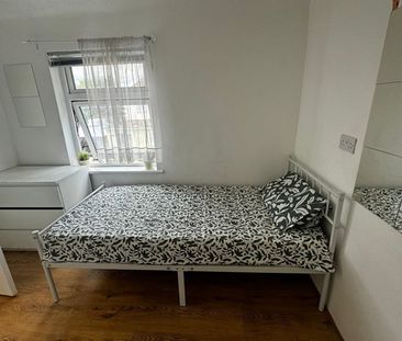 Room in a Shared House, Barclay Road, E13 - Photo 5