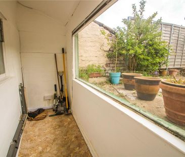 4 bedroom terraced house to rent - Photo 5