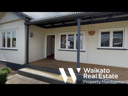 Charming 2 Bedroom Character Cottage - Photo 3