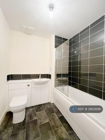 2 bedroom flat to rent - Photo 2