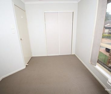 Quiet 3 bedroom townhouse - Photo 2