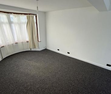 3 bedroom end of terrace house to rent - Photo 3