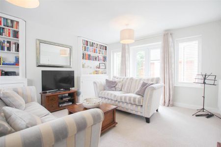 4 bedroom detached house to rent - Photo 2