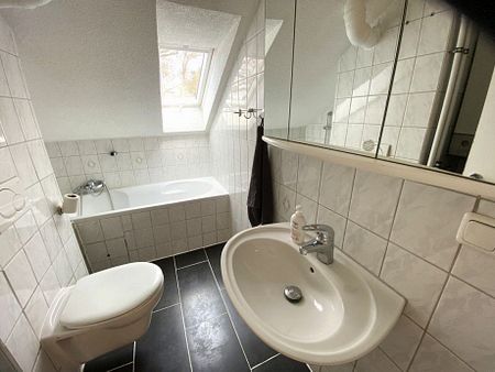 **VERMIETET** Charmante Dachgeschosswohnung in angenehmer Stadtlage – direkt an der Stadtmauer - Photo 3