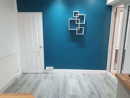 3 bedroom semi-detached house to rent - Photo 3